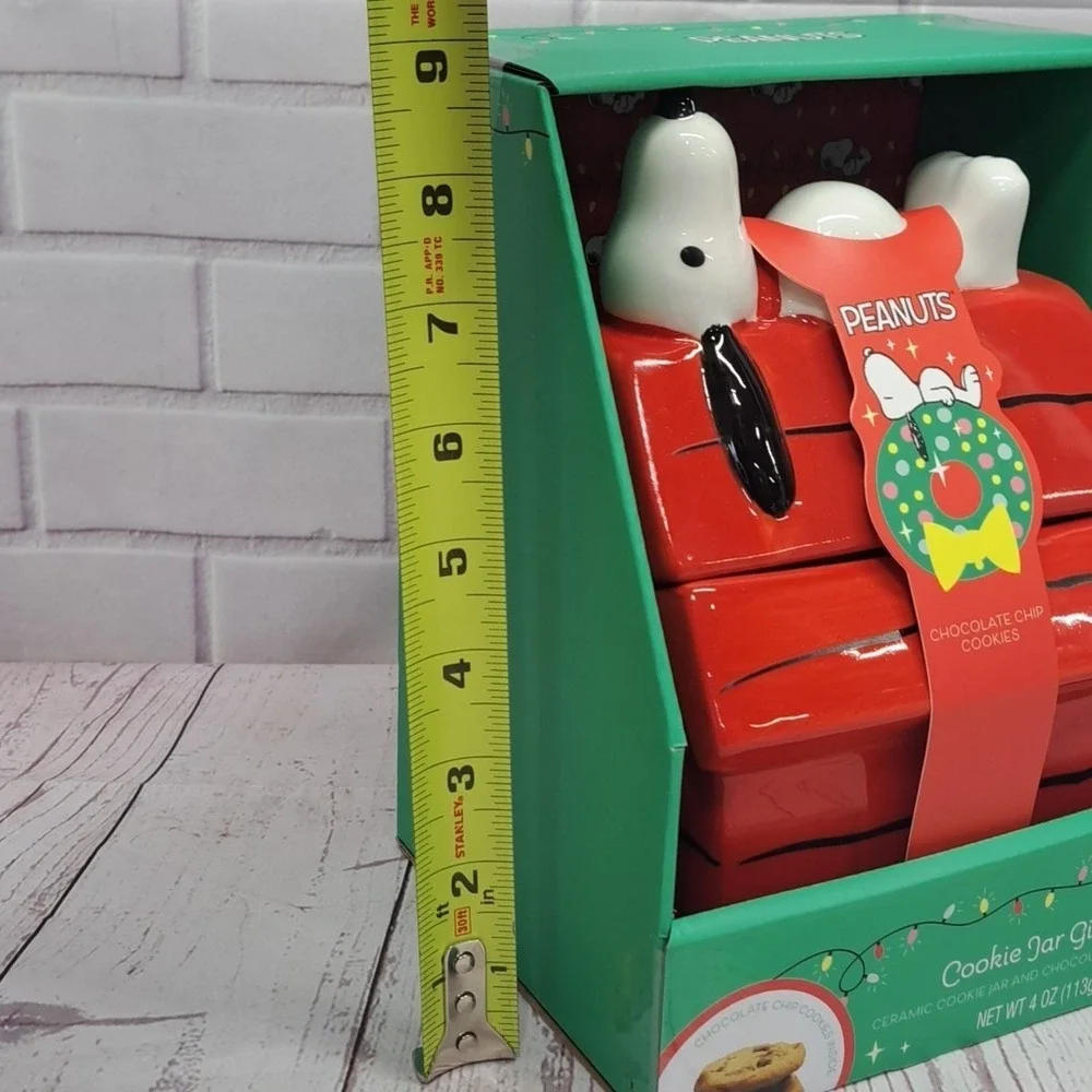 Peanuts Snoopy Doghouse Cookie Jar Gift Set, Ceramic W/Cookies